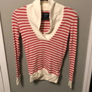 American Eagle V/Cowl Neck Sweater​